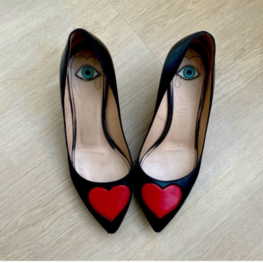 Gucci NIB Molina Black Nappa Pointed Toe Heart Heels Pumps in size 37